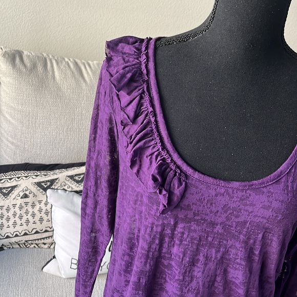 Mac & Jac | Long Sleeved Ruffle Detail Burnout Tee - Picture 2 of 5